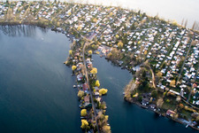 Oblique view of Lakes and beach areas on the recreation area Blaue Adria in the district Riedsiedlung in Altrip in the state Rhineland-Palatinate