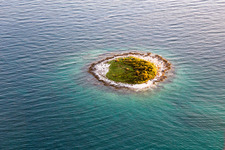 Mini-Island Otocic Pisulj in the Adriatic sea in Rovinj in Gespanschaft Istrien, Croatia