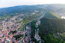 From the west in the district Grethen in Bad Dürkheim in the state Rhineland-Palatinate, Germany