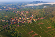 Wine-growing village from the north in the district Rechtenbach in Schweigen-Rechtenbach in the state Rhineland-Palatinate, Germany