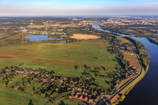 Village view on the Süderelbe in the district Bullenhausen in Seevetal in the state Lower Saxony, Germany