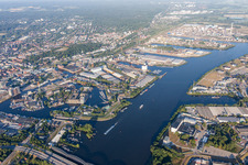 Quays and ship moorings at the harbor basins of Seaport 1 to 4 on the Southern Elbe in the district Heimfeld in Hamburg in the state Hamburg, Germany