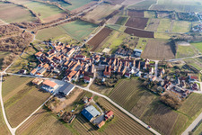 From the north in the district Oberhofen in Pleisweiler-Oberhofen in the state Rhineland-Palatinate, Germany
