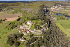 Oblique view of Park and gardenss of the castle Marqueyssac above the Dordogne in Vezac in Nouvelle-Aquitaine, France