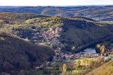 Aerial view of Chateau de Castelnaud-la Chapelle above the Dordogne Bridge in Castelnaud-la-Chapelle in the state Dordogne, France