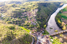 Chateau de Castelnaud-la Chapelle above the Dordogne Bridge in Castelnaud-la-Chapelle in the state Dordogne, France out of the air