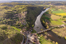 Castle of Chateau de Castelnaud-la-Chapelle above of the Dordogne-bridge in Castelnaud-la-Chapelle in Nouvelle-Aquitaine, France