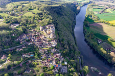 Chateau de Castelnaud-la Chapelle above the Dordogne Bridge in Castelnaud-la-Chapelle in the state Dordogne, France from the plane