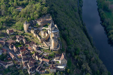 Bird's eye view of Chateau de Castelnaud-la Chapelle above the Dordogne Bridge in Castelnaud-la-Chapelle in the state Dordogne, France