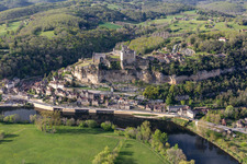 Oblique view of Château de Beynac in Beynac-et-Cazenac in the state Dordogne, France