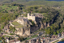 Château de Beynac in Beynac-et-Cazenac in the state Dordogne, France seen from above