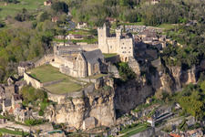 Château de Beynac in Beynac-et-Cazenac in the state Dordogne, France from the plane