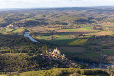 Aerial view of Chateau de Castelnaud-la Chapelle above the Dordogne in Castelnaud-la-Chapelle in the state Dordogne, France