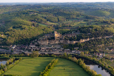 Château de Beynac in Beynac-et-Cazenac in the state Dordogne, France viewn from the air