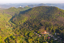 Holiday home Slevogtstraße under the Hohenberg in front of the 3 Annweiler castles in Leinsweiler in the state Rhineland-Palatinate, Germany