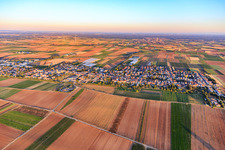 From the northwest in the district Hochdorf in Hochdorf-Assenheim in the state Rhineland-Palatinate, Germany