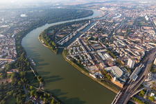 Aerial photograpy of Residential area of the multi-family house settlement on Rheinpromenade - Rheinallee in Ludwigshafen am Rhein in the state Rhineland-Palatinate, Germany