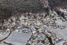 Winter aerial photograph in the snow of Gleiszellen, Kirchbergstr in the district Gleiszellen in Gleiszellen-Gleishorbach in the state Rhineland-Palatinate, Germany
