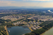 Oil port on the Rhine for MIRO Mineralölraffinerie Oberrhein in the district Knielingen in Karlsruhe in the state Baden-Wuerttemberg, Germany