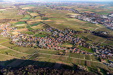 Wine-growing town from the west in the district Pleisweiler in Pleisweiler-Oberhofen in the state Rhineland-Palatinate, Germany