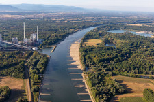 Groynes and sandbanks in the Rhine dried up due to low water at Maximiliansau in the district Maximiliansau in Wörth am Rhein in the state Rhineland-Palatinate, Germany