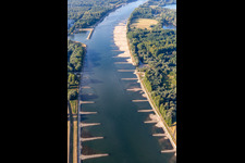 Dry groynes and sandbanks in the Rhine due to low water in the district Maximiliansau in Wörth am Rhein in the state Rhineland-Palatinate, Germany