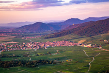 From the north in Dambach-la-Ville in the state Bas-Rhin, France