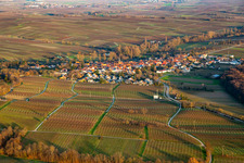 From the southwest in the district Heuchelheim in Heuchelheim-Klingen in the state Rhineland-Palatinate, Germany