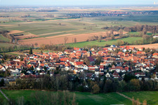 From the south in the district Ingenheim in Billigheim-Ingenheim in the state Rhineland-Palatinate, Germany