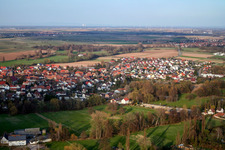 From the southwest in the district Ingenheim in Billigheim-Ingenheim in the state Rhineland-Palatinate, Germany