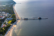 Ferris wheel Heringsdorf and pier Heringsdorf: 508 m long pier with covered benches, lighting, Italian restaurant and panoramic sea views in Heringsdorf in the state Mecklenburg-Western Pomerania, Germany