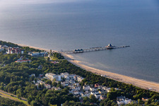 Pier Heringsdorf: 508 m long pier with covered benches, lighting, Italian restaurant and panoramic sea views in Heringsdorf in the state Mecklenburg-Western Pomerania, Germany