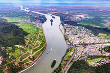 Middle Rhine with Binger Mäuseturm between Rüdesheim and Bingen in Bingen am Rhein in the state Rhineland-Palatinate, Germany