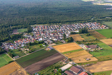 From the north in the district Riedrode in Bürstadt in the state Hesse, Germany