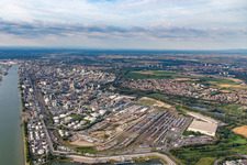Chemical plant on the banks of the Rhine in the district BASF in Ludwigshafen am Rhein in the state Rhineland-Palatinate, Germany