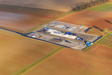 Drone recording of Construction site of the V20 deep drilling site of Vulcan Energy at Schleidberg for the extraction of geothermal energy and lithium in Insheim in the state Rhineland-Palatinate, Germany