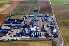 Oblique view of Drilling rig of the V20 deep drilling site of Vulcan Energy at Schleidberg for the extraction of geothermal energy and lithium in Insheim in the state Rhineland-Palatinate, Germany