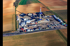 Drilling rig of the V20 deep drilling site of Vulcan Energy at Schleidberg for the extraction of geothermal energy and lithium in Insheim in the state Rhineland-Palatinate, Germany seen from above