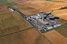 Bird's eye view of Drilling rig of the V20 deep drilling site of Vulcan Energy at Schleidberg for the extraction of geothermal energy and lithium in Insheim in the state Rhineland-Palatinate, Germany