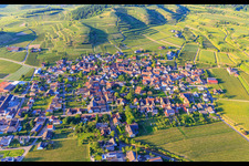 Wine-growing village in the Kaiserstuhl from the south in the district Bischoffingen in Vogtsburg im Kaiserstuhl in the state Baden-Wuerttemberg, Germany