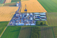 Drilling site of the deep drilling rig V20 of Vercana GmbH for Vulcan Energy at Schleidberg for the extraction of geothermal energy and lithium in Insheim in the state Rhineland-Palatinate, Germany seen from above