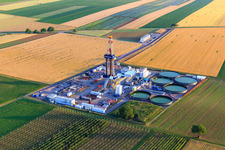 Drilling site of the deep drilling rig V20 of Vercana GmbH for Vulcan Energy at Schleidberg for the extraction of geothermal energy and lithium in Insheim in the state Rhineland-Palatinate, Germany from the plane