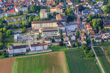 Oblique view of Construction site for the expansion of the Asklepios Südpfalzklinik Kandel in Kandel in the state Rhineland-Palatinate, Germany