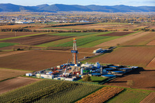 Drilling rig Rig V20 of Vercana GmbH for deep geothermal energy and lithium extraction in Insheim in the state Rhineland-Palatinate, Germany