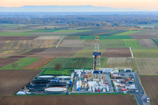 Drilling rig of the V20 deep drilling site of Vulcan Energy at Schleidberg for the extraction of geothermal energy and lithium in Insheim in the state Rhineland-Palatinate, Germany seen from a drone