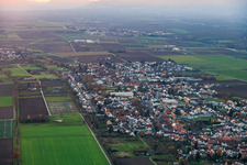 From the east in the district Niederlustadt in Lustadt in the state Rhineland-Palatinate, Germany