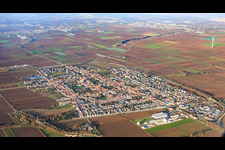 From the south in the district Böhl in Böhl-Iggelheim in the state Rhineland-Palatinate, Germany