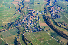 Village view from the northwest in the district Heuchelheim in Heuchelheim-Klingen in the state Rhineland-Palatinate, Germany