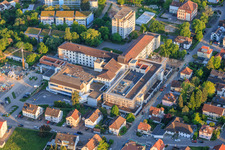 Construction site for the new building of the emergency department, intensive care unit, and diagnostic departments of Asklepios Südpfalzkliniken GmbH. Project management: BPM Bau- und Projektmanagement Hart GmbH. Architecture, planning, and site supervision: alsh sander hofrichter architekten GmbH, a company for architecture and general planning. Noll GmbH Planning Office, MEP Planning / Heating, Ventilation, Plumbing, Medical Gases, Building Automation, MEP Planning / High and Low Voltage Systems / Conveyor Technology: DE-Plan GmbH & Co. KG, Structural Engineering: ZPP Ingenieure AG, Landscape Architecture: hofmann_röttgen Landschaftsarchitekten BDLA, Fire Protection: Rieser-Wessel Brandschutzsachverständige & Ingenieure PartG mbB, and Building Physics / Sound Insulation Acoustics: Seidel Engineering Office in Kandel in the state Rhineland-Palatinate, Germany