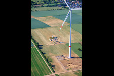 Demolition and dismantling of the four old turbines (GE 1.5) from 2004 following the repowering of the Minfeld wind farm in the district Minderslachen in Kandel in the state Rhineland-Palatinate, Germany